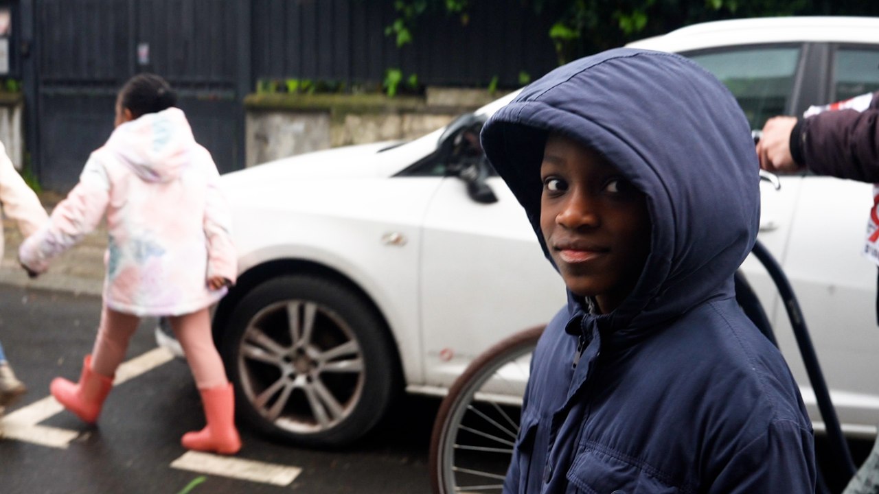 Seine-Saint-Denis : des dizaines de parents et de profs manifestent pour « une éducation équitable »