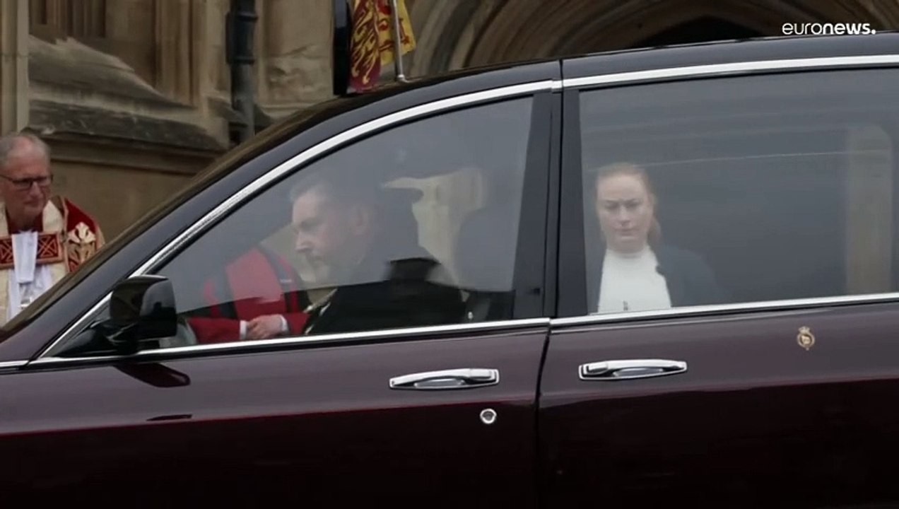 ظهور نادر منذ تشخيص إصابته بالسرطان.. ملك بريطانيا يشارك في قديس عيد الفصح