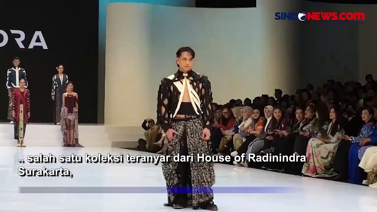 Lenggak-lenggok Jefri Nichol dan Novia Bachmid jadi Model di Hari Terakhir IFW 2024
