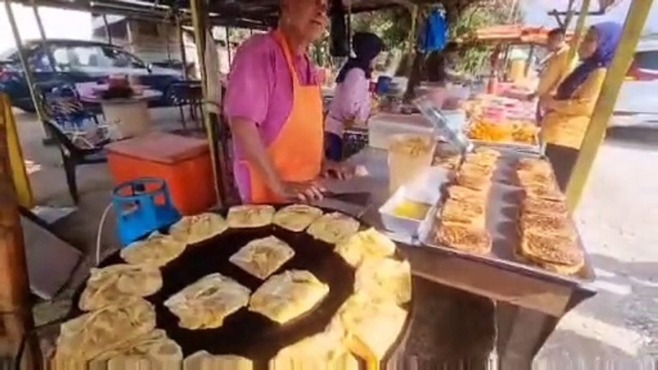 3令吉印度馅料煎饼 料足便宜顾客排队抢购