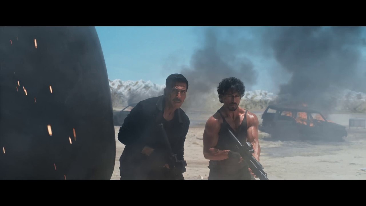 Bade Miyan Chote Miyan - Trailer