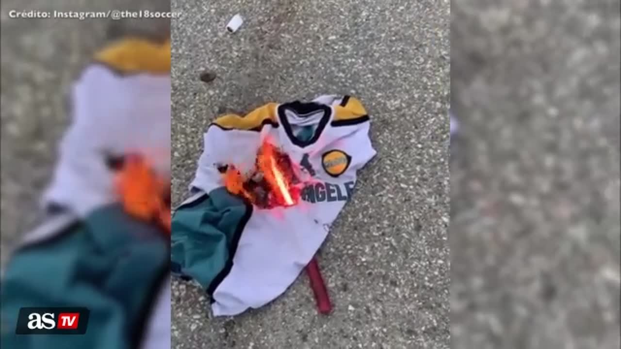 WATCH: Former LA Galaxy turned LAFC fan burns vintage jersey
