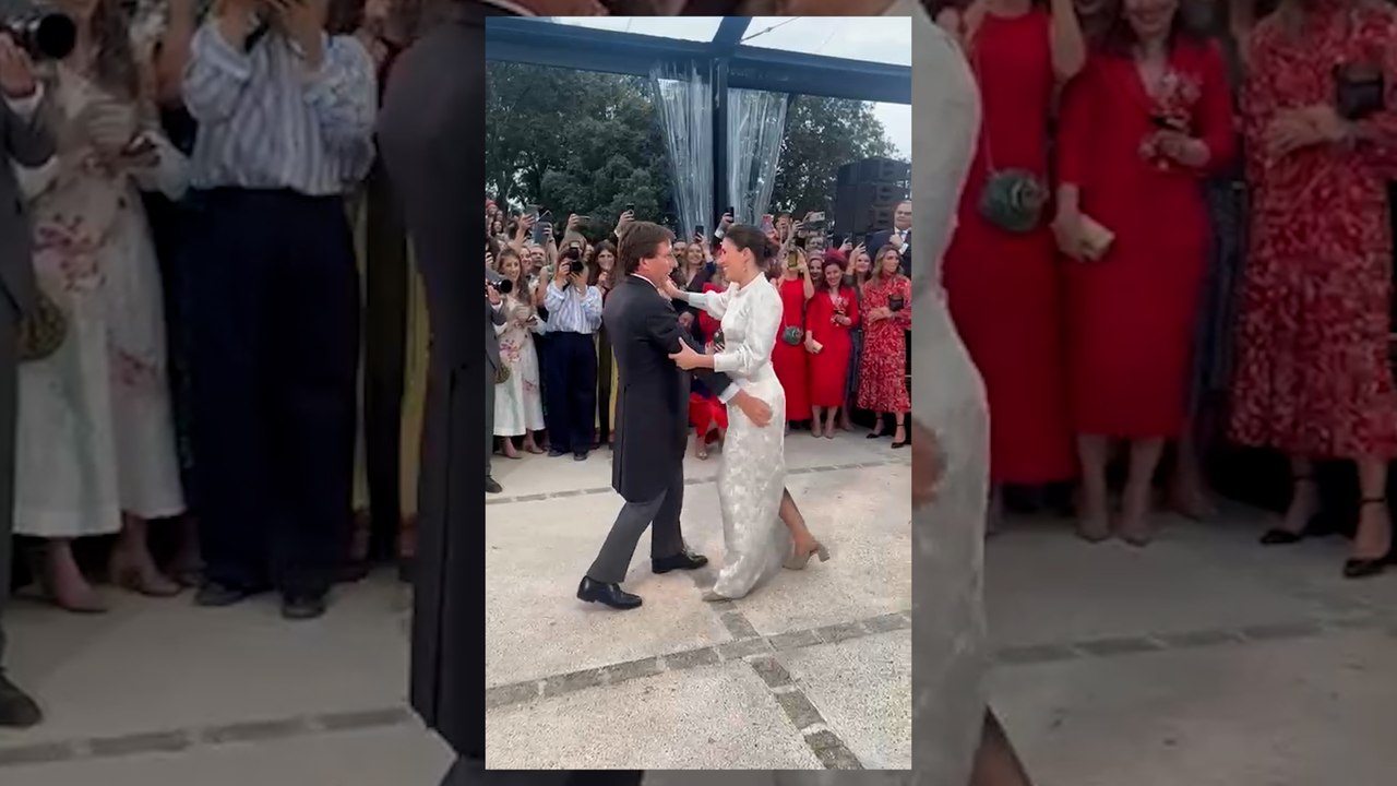 El chotis, que no vals, nupcial con el que el alcalde Almeida ha rendido homenaje a su ciudad