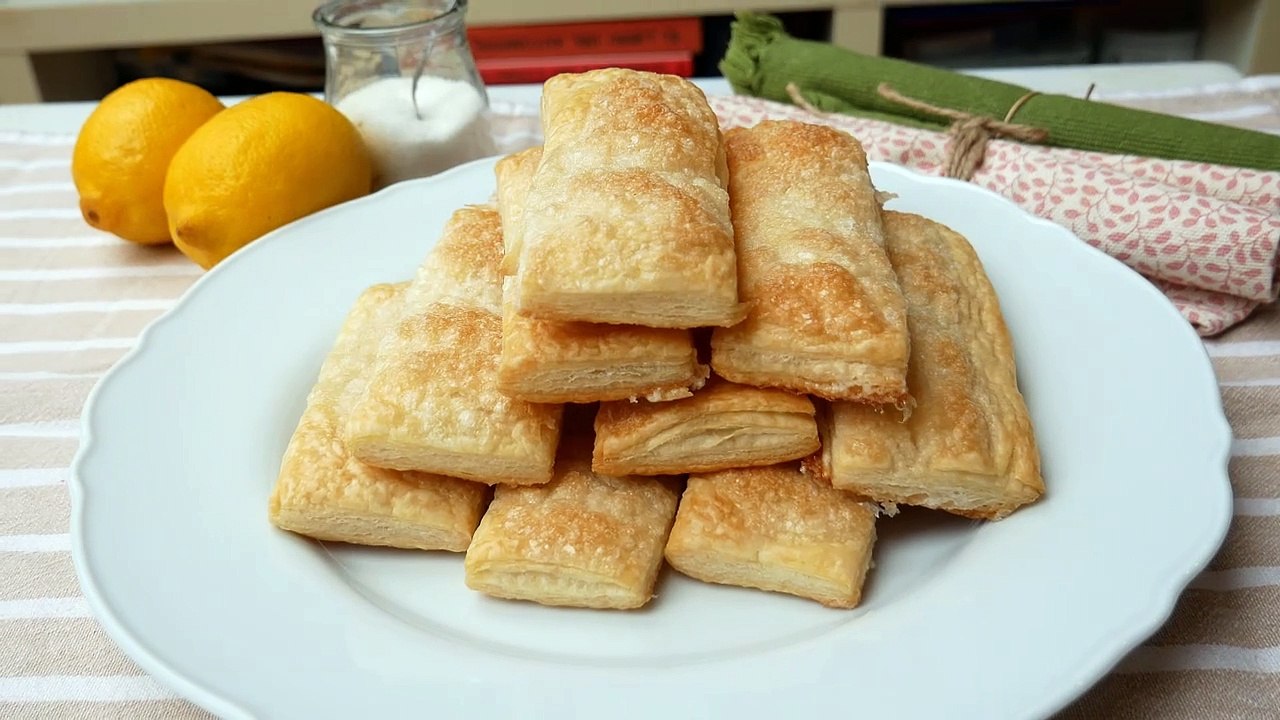 Teclas de hojaldre glaseadas, dulce típico de León