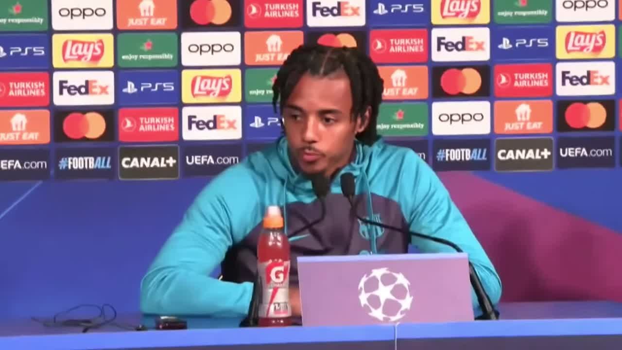 Koundé: "Pau Cubarsí demuestra que compite muy bien"