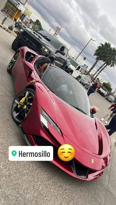 Carin León estrena nuevo Ferrari