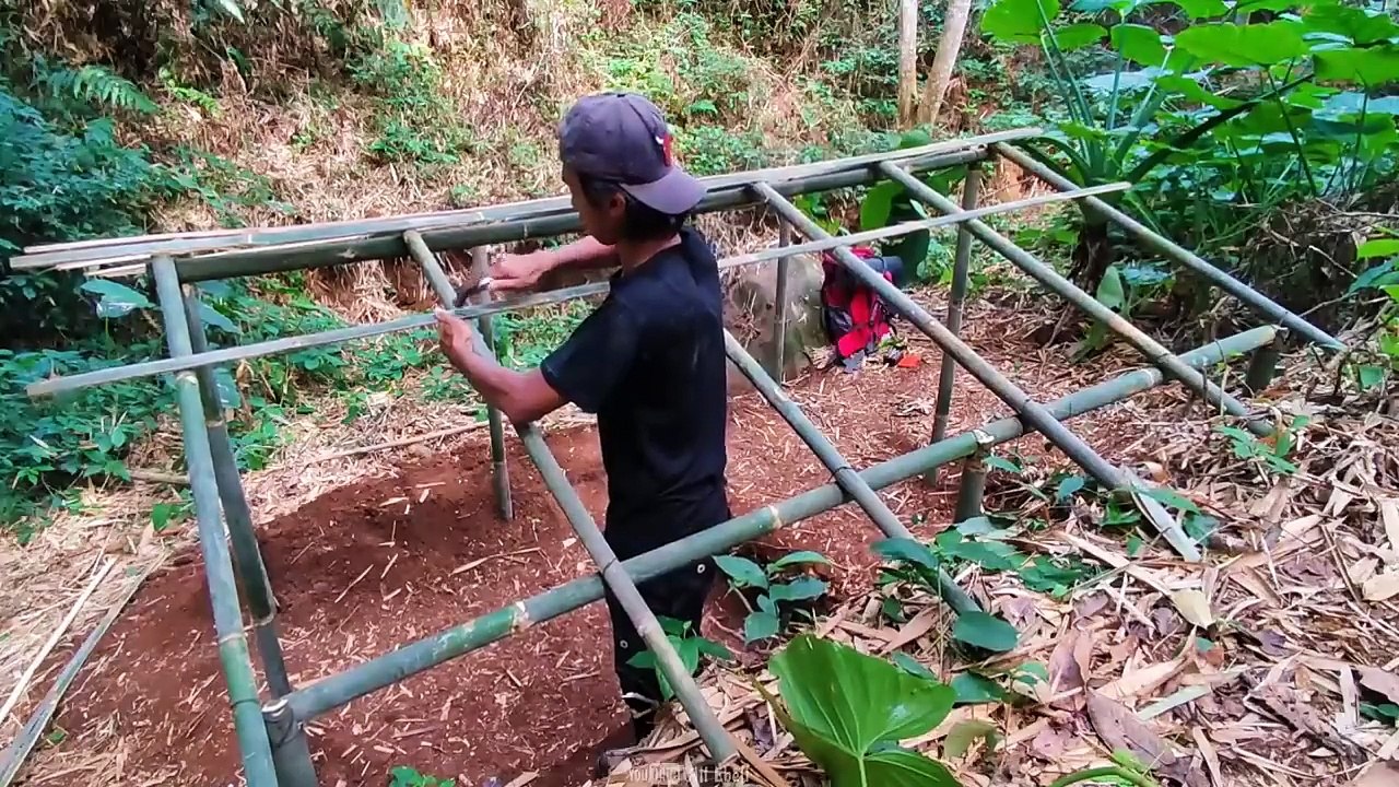 2 days solo camping building a shelter with a stacked bamboo roof that is warm and comfortable