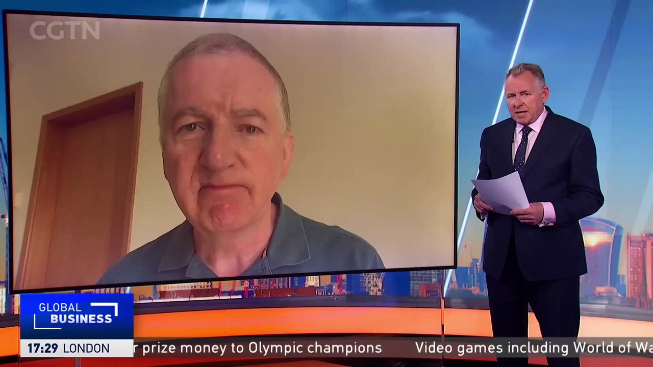 How do Airbus and Boeing production issues affect the global airline industry?