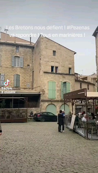 Record du monde de rassemblement de marinière à Pézenas !
