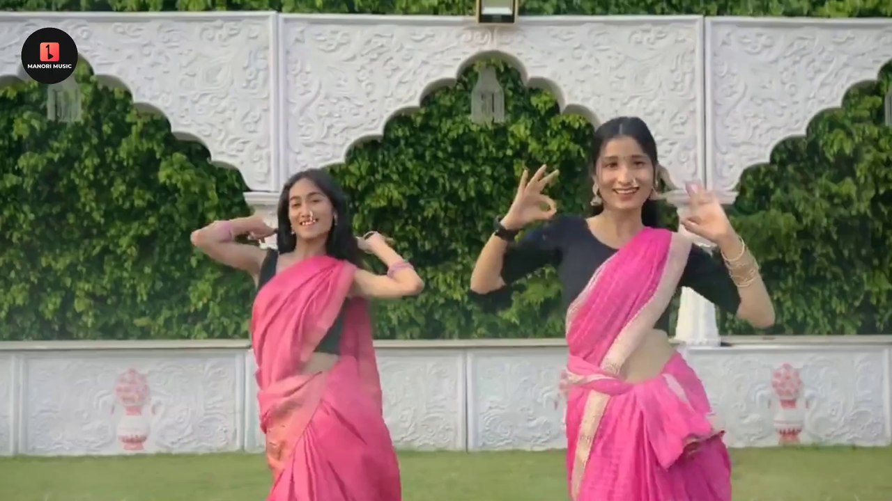 Gulabi Sadi ( गुलाबी साडी ) X Gulabi Sharara l Manori Music | Marathi Mashup 2024