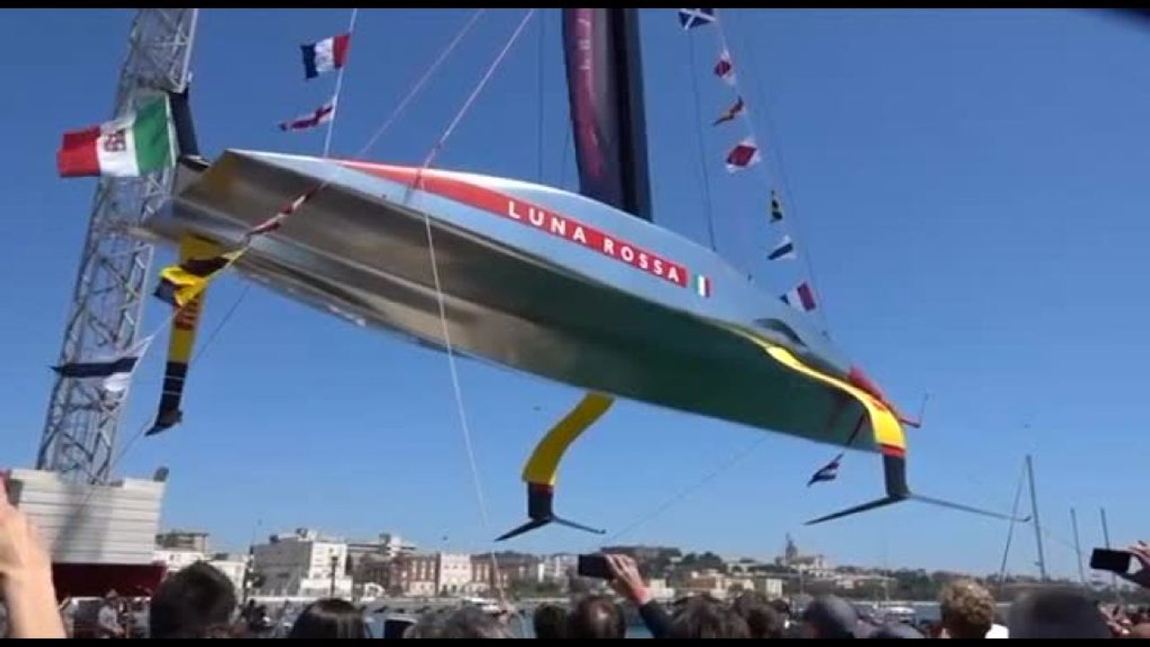 Vela, il varo di Luna Rossa a Cagliari: obiettivo la Coppa America