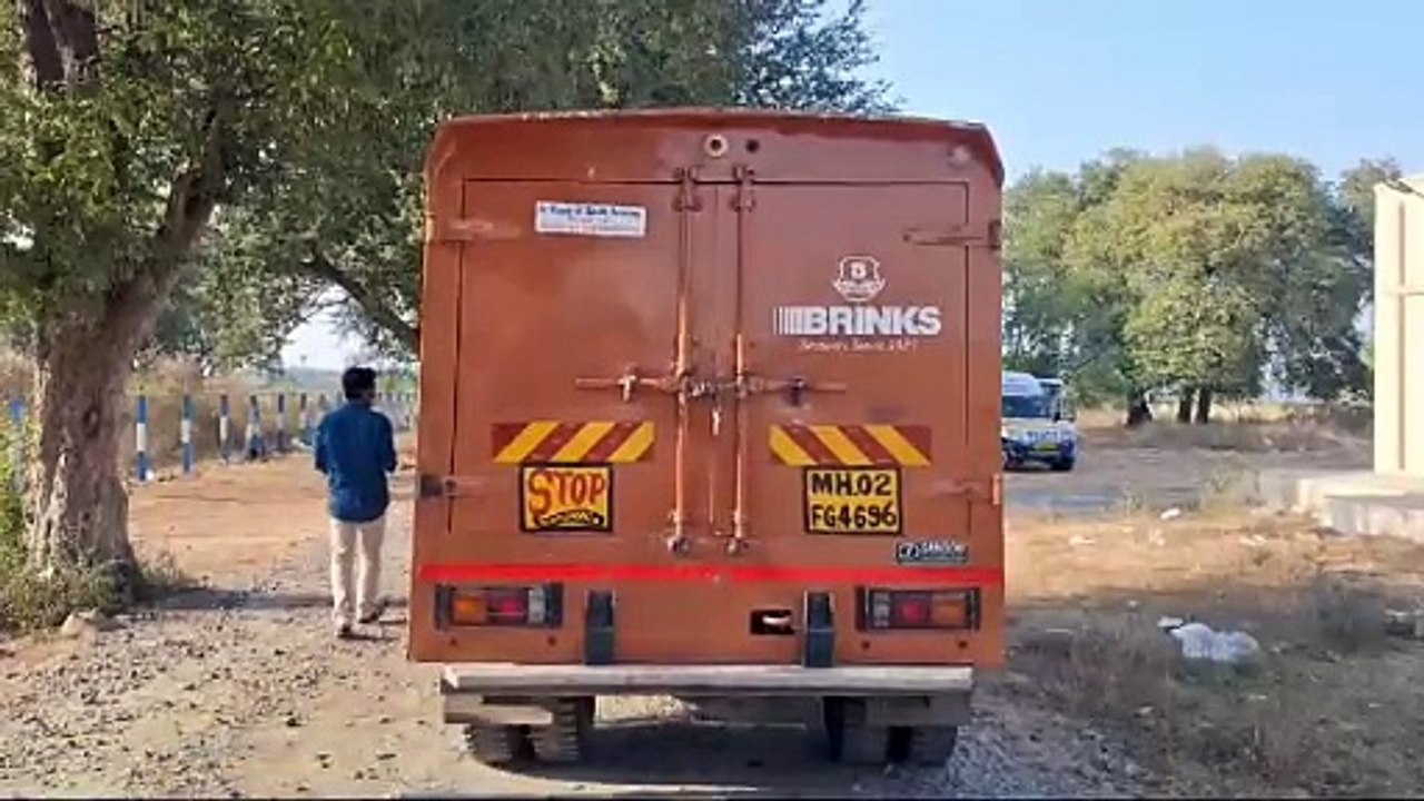 उड़नदस्ते ने 1425 किलो सोना बरामद किया