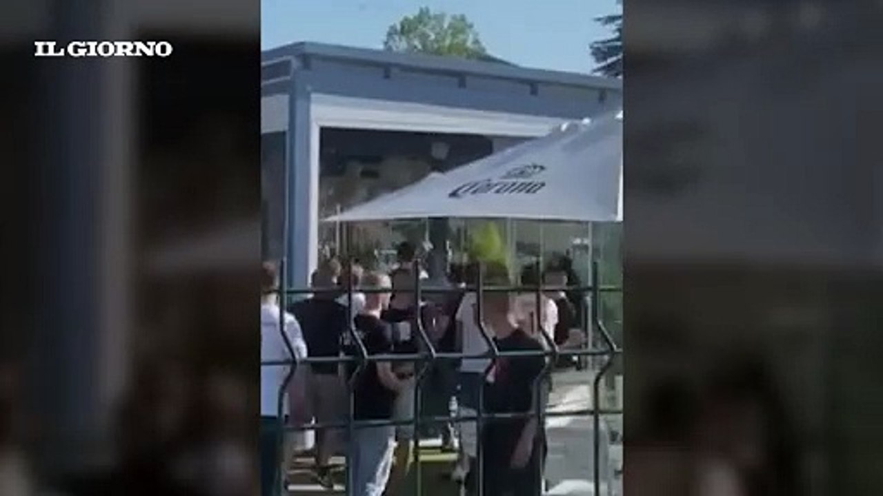 Tifosi lodigiani assaltano un bar di Fidenza: all'interno famiglie con bambini