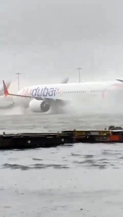 Pista de aterrizaje del aeropuerto internacional de Dubái