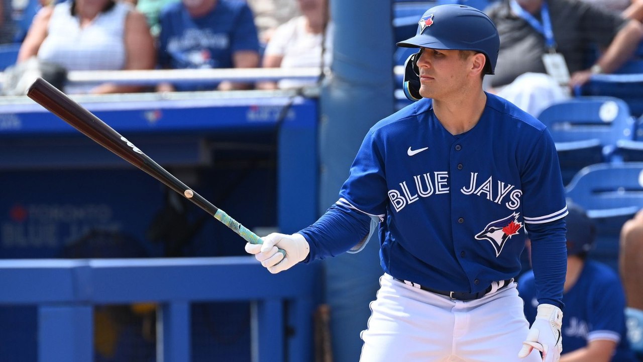 Blue Jays Secure 5-4 Victory Over Yankees in Tight Game