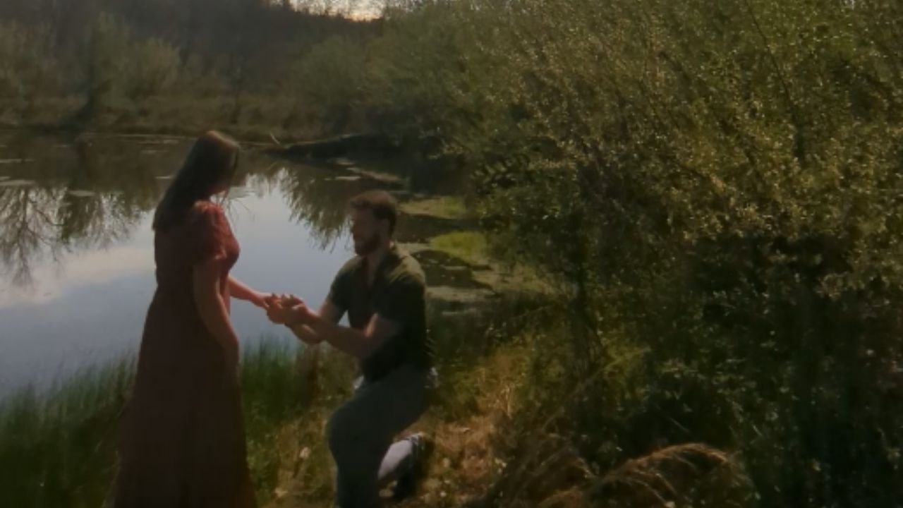 Proposal bathed in celestial shadows: Solar eclipse becomes the backdrop for a proposal