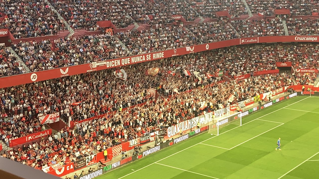 Empieza el derbi en Nervión