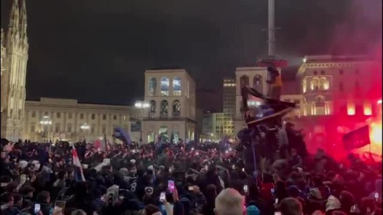 Inter, la festa dei nerazzurri in Duomo