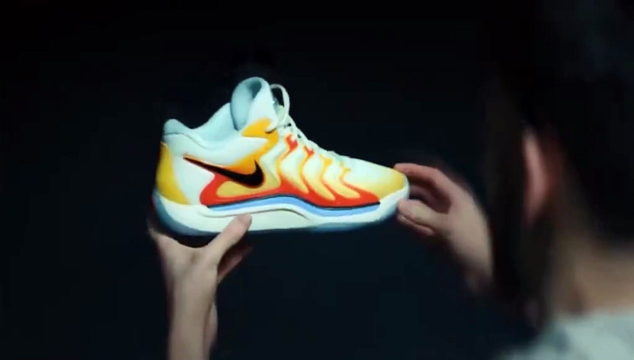 Chet Holmgren présente la nouvelle KD 17 🔥