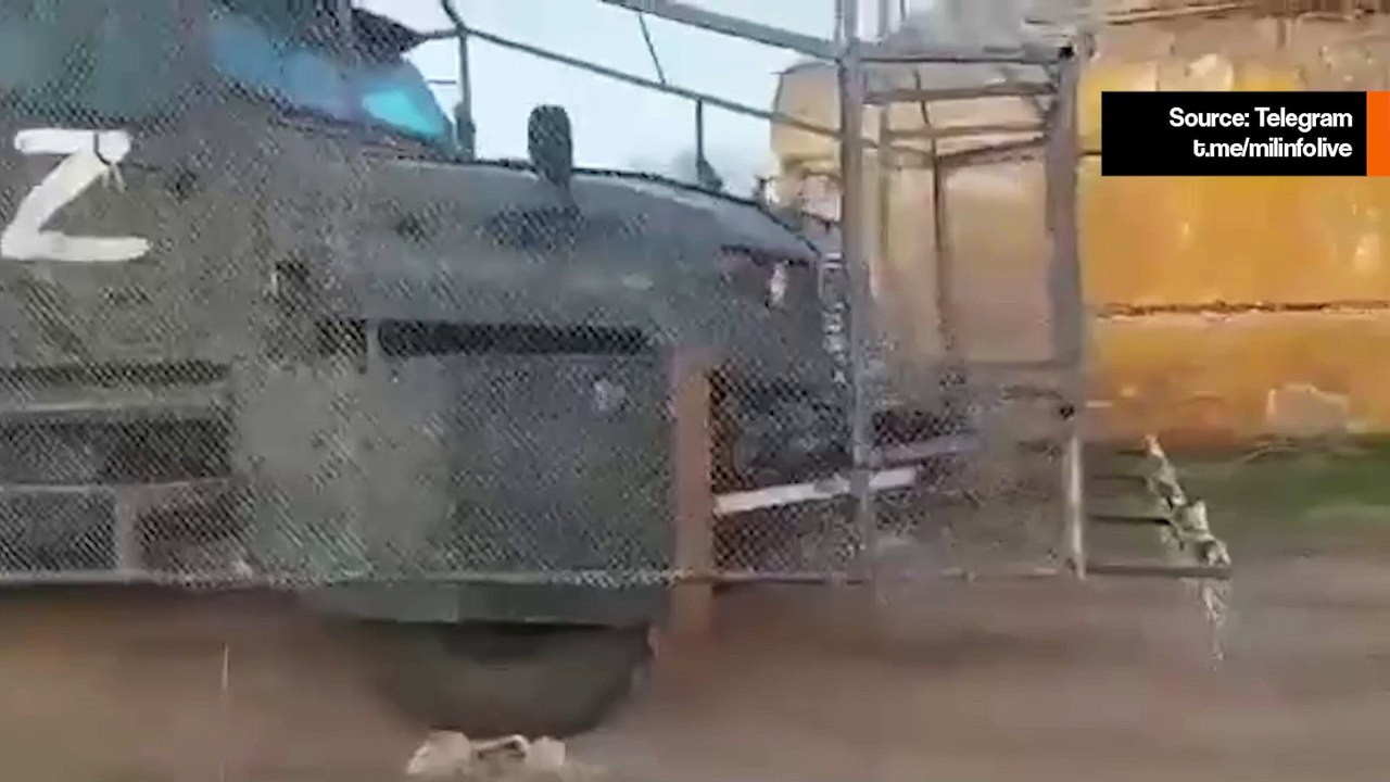 ロシアの装甲車Z-STS Akhmat、ドローン対策の即席カバーを装着