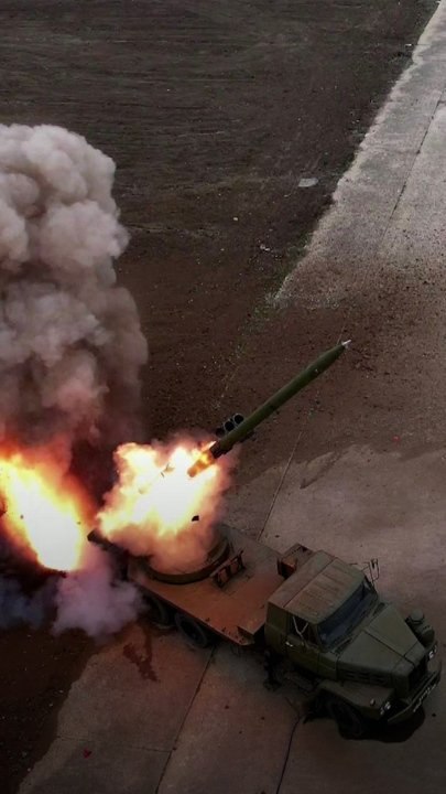 김정은, 신형 방사포탄 검수 참관…대러 수출용 쇼케이스했나