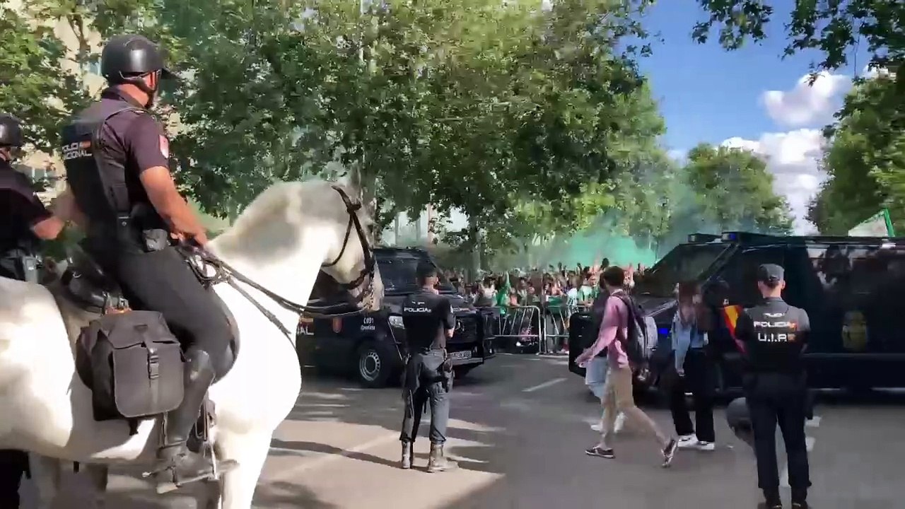 Dispositivo de seguridad antes del Betis - Sevilla