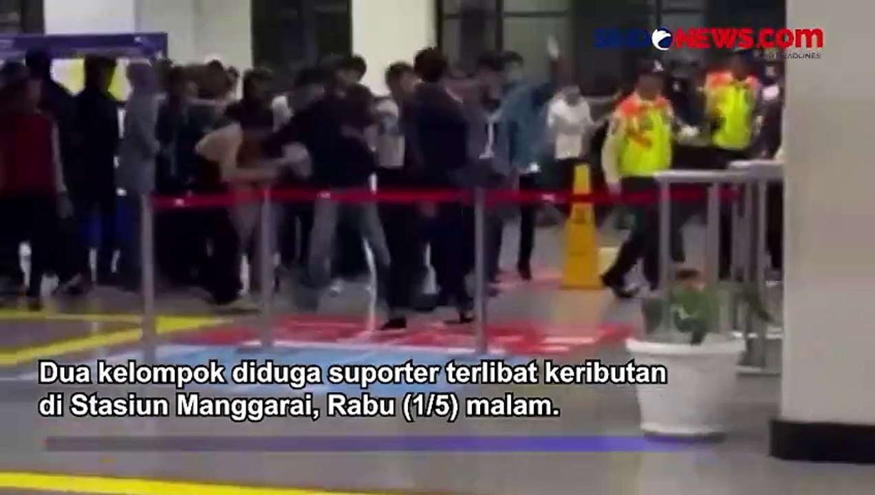 Detik-Detik Dua Kelompok Suporter Bentrok di Stasiun Manggarai
