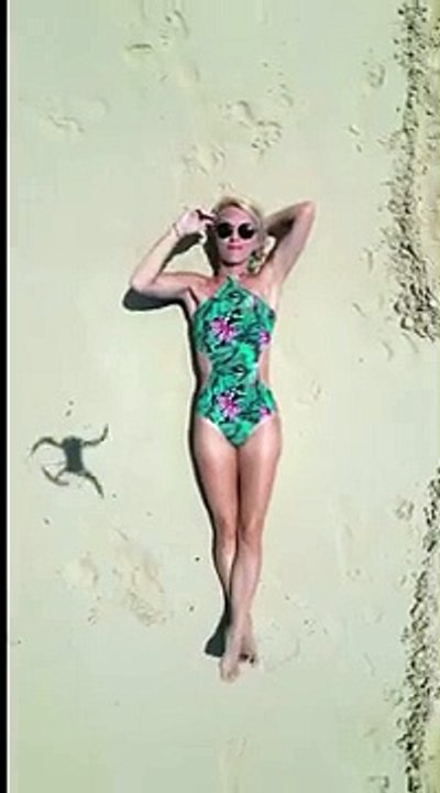 Socotra, video in spiaggia di una turista: «Voli cancellati, non salvateci»