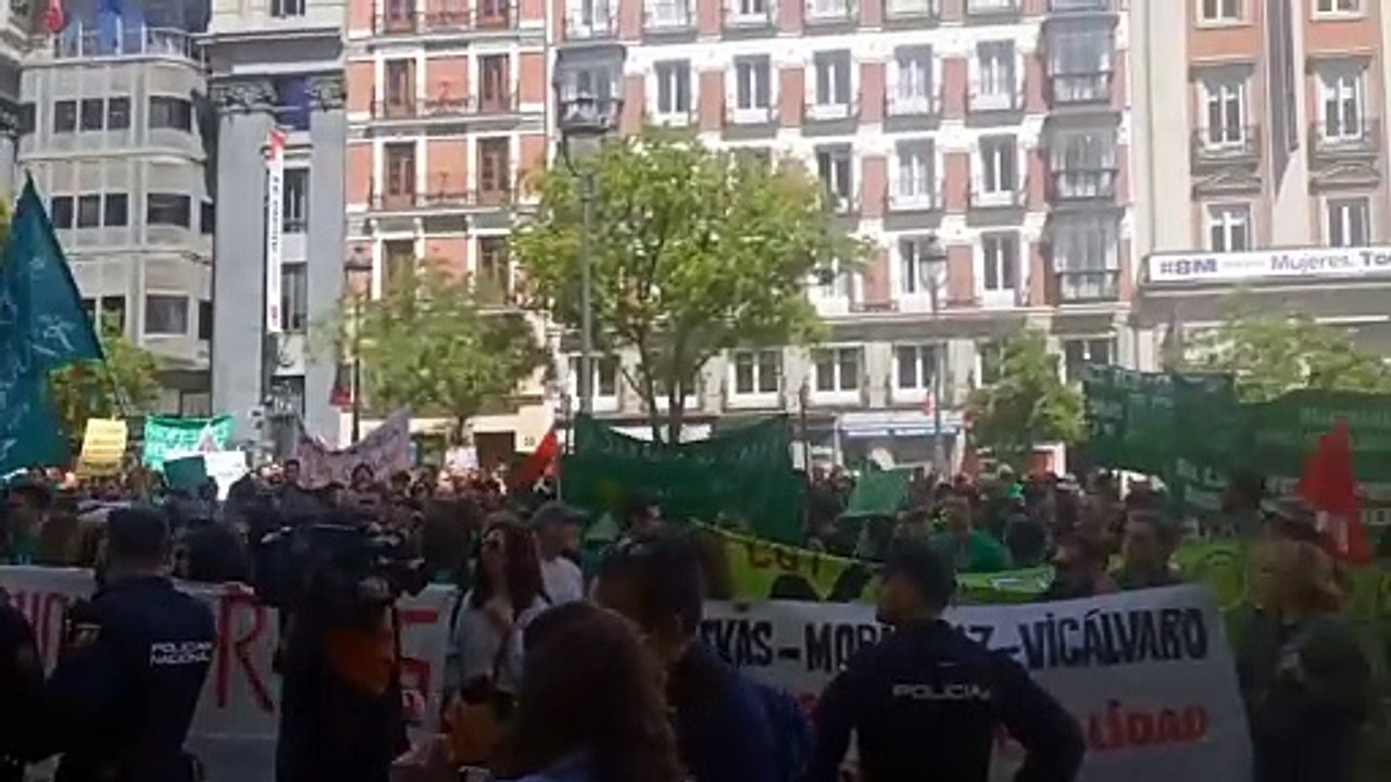 Concentración de profesorado frente al Ministerio de Educación