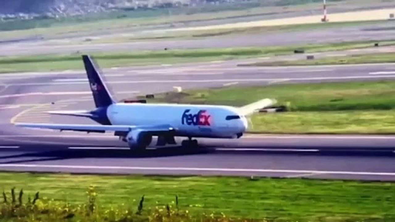 Yet Another Boeing Jet Has Gear Failure, Lands Nose On Tarmac in Istanbul