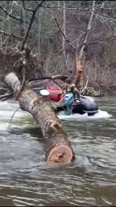 Quand la rivière gagne contre le bateau