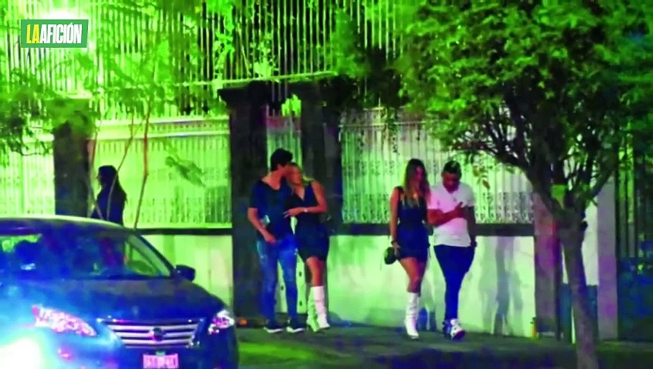 Aficionados de Chivas le gritan humillan a Alexis Vega en su regreso al Estadio Akron