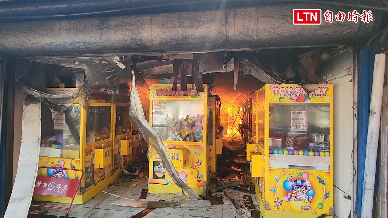 南投埔里連棟鐵皮建築大火  濃煙蔽日