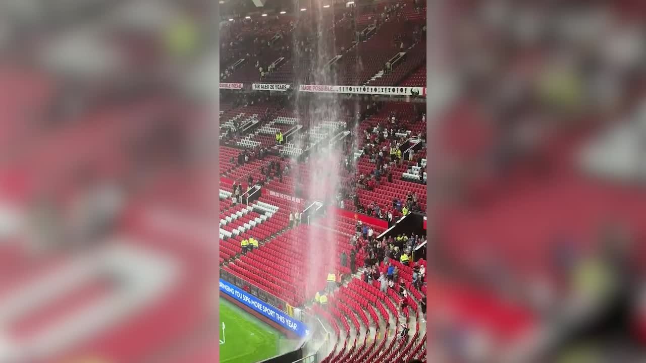 Old Trafford se inunda