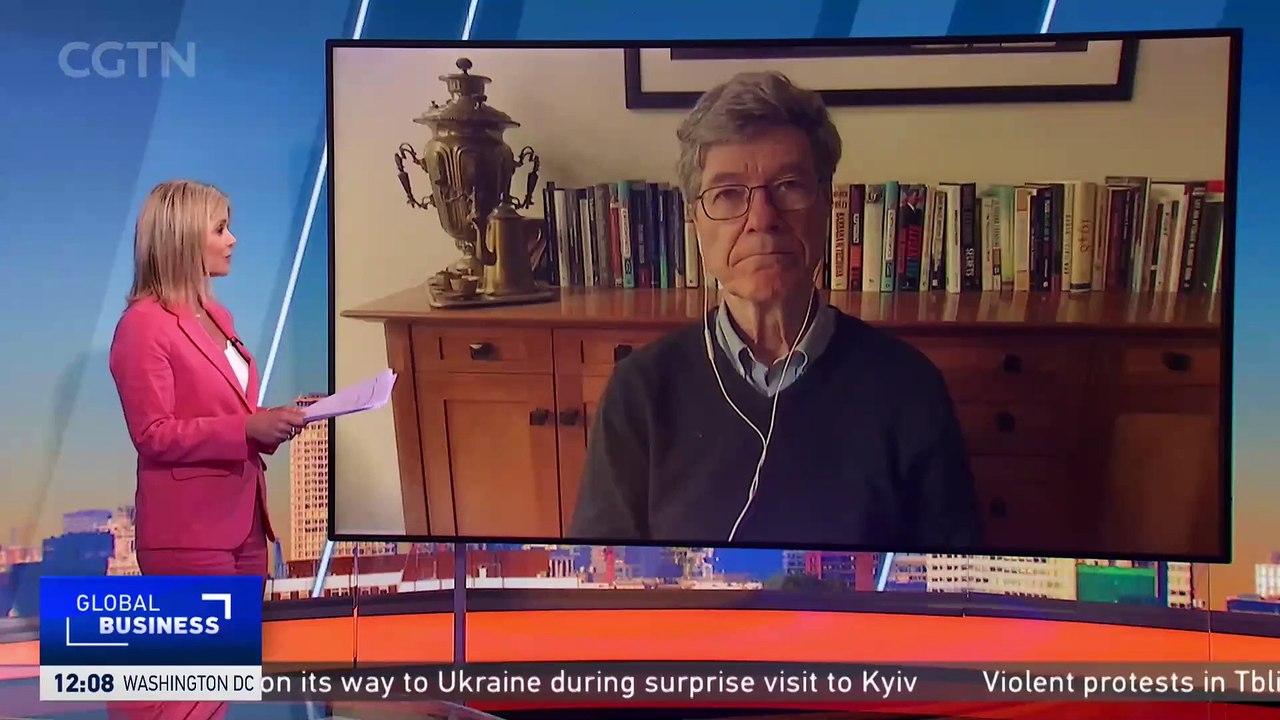 US raises tariffs on Chinese EVs: "It's very negative"