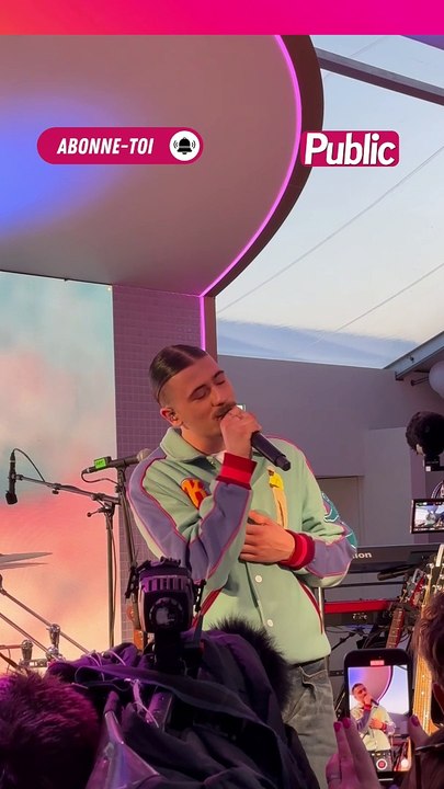 Pierre Garnier interprète '"Ceux Qu'on Était" en live à Cannes  