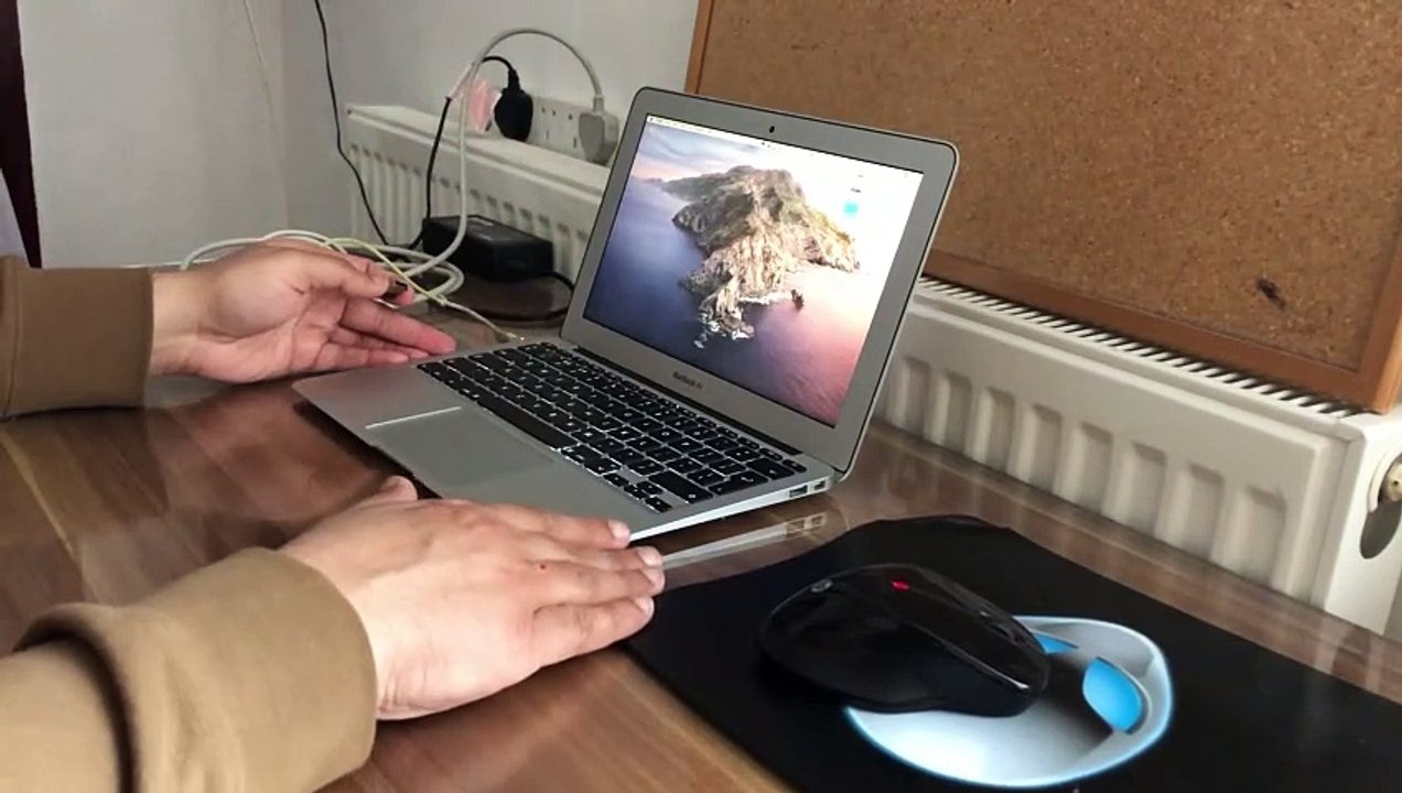 How to CONNECT a Wireless HP Mouse to a MacBook Air 11" Laptop - Basic Tutorial | New