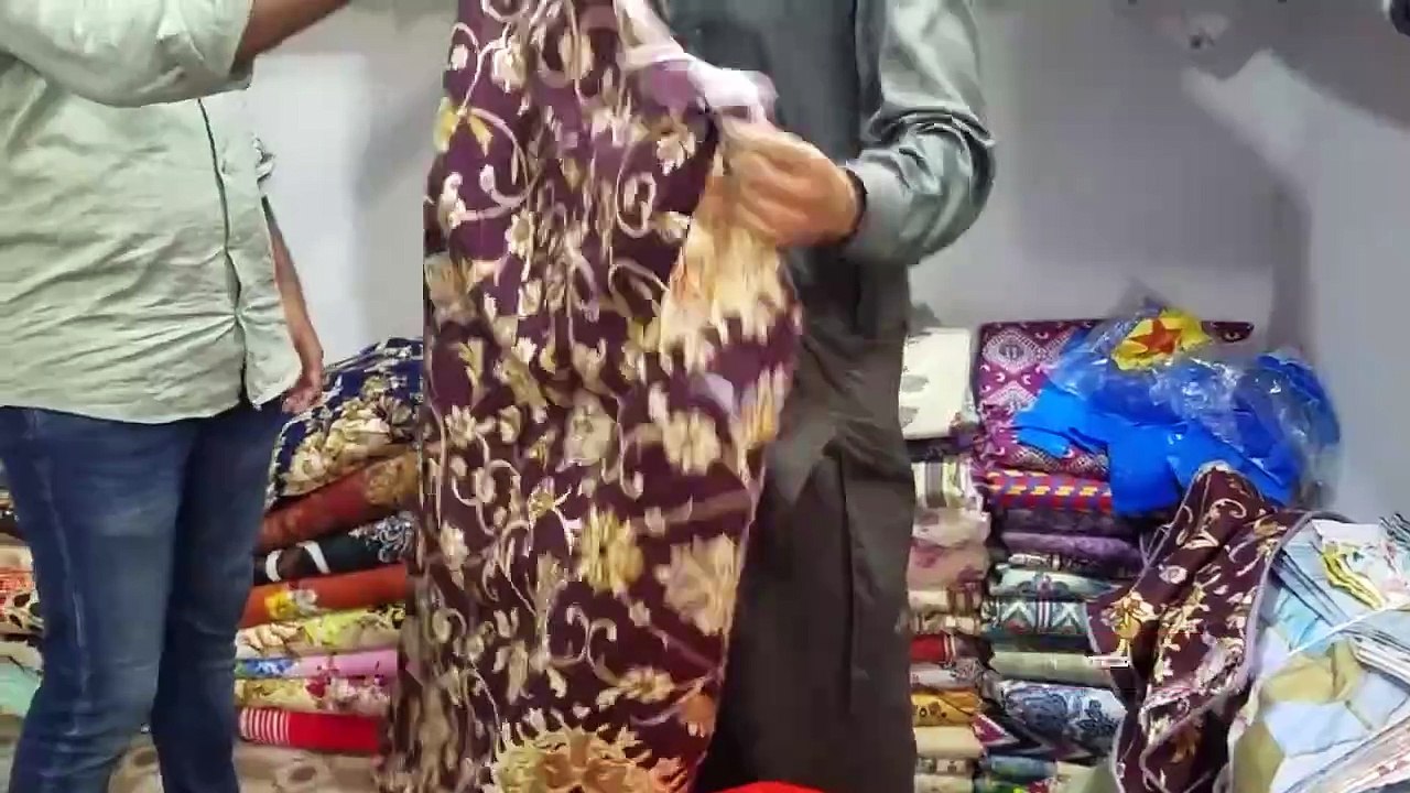 -Bed sheet wholesale market in Lahore and Pakistan _ Business idea in Pakistan by Mohsin Gillani