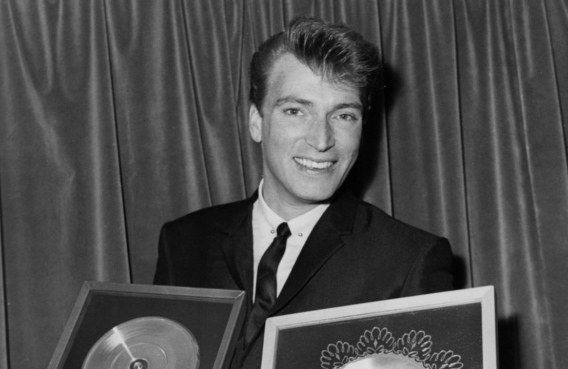 歌手のフランク・アイフィールドが死去