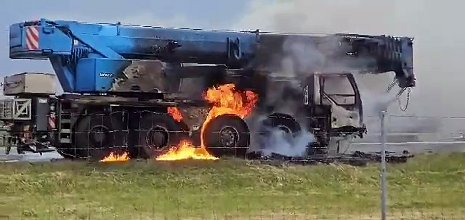 Pożar samochodu na drodze