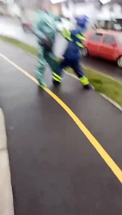 Motociclista golpea a agente de tránsito porque lo multó