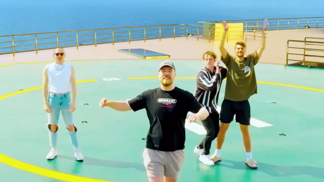 $1 vs $1,000,000,000 Yacht | Mr beast in hindi | Yacht traveling