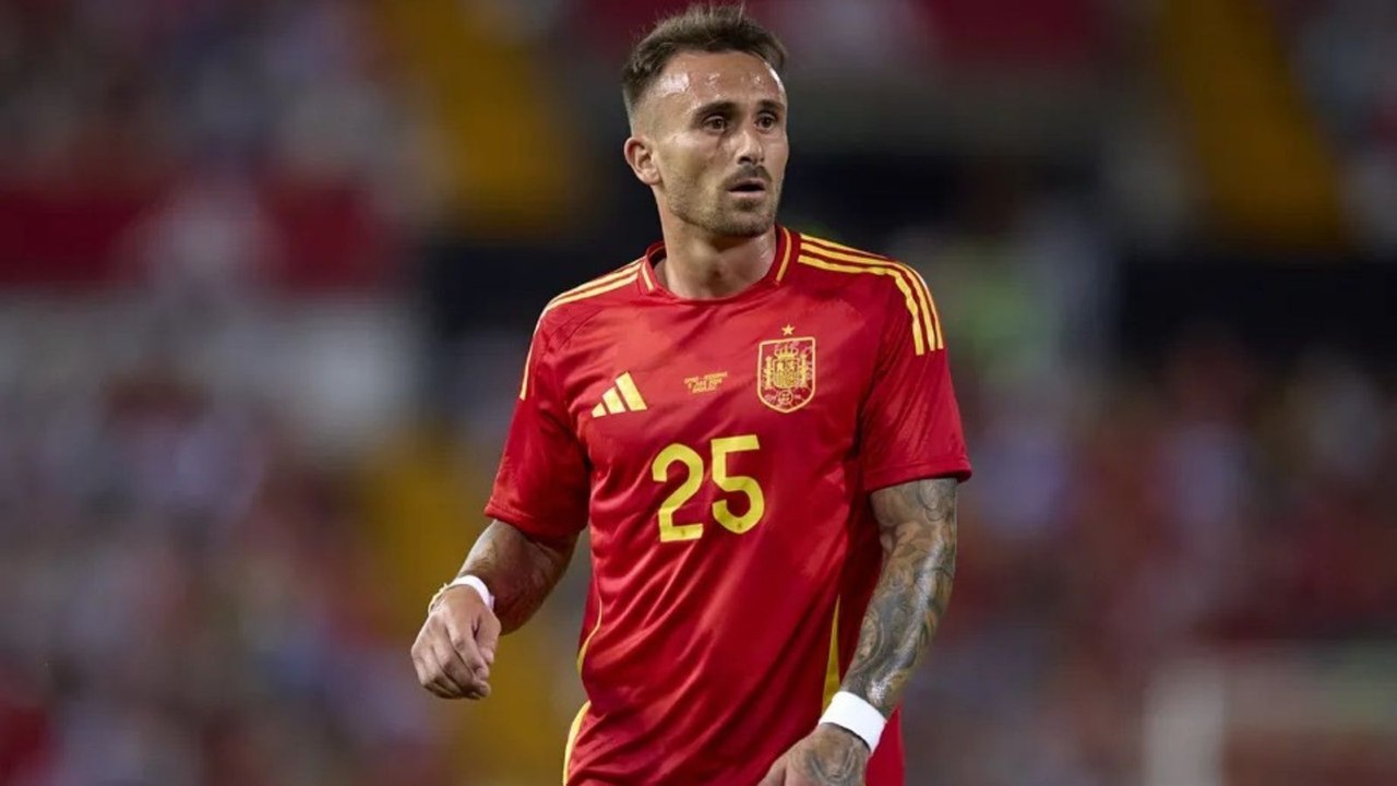 Alonso's Leverkusen lift DFB-Pokal trophy