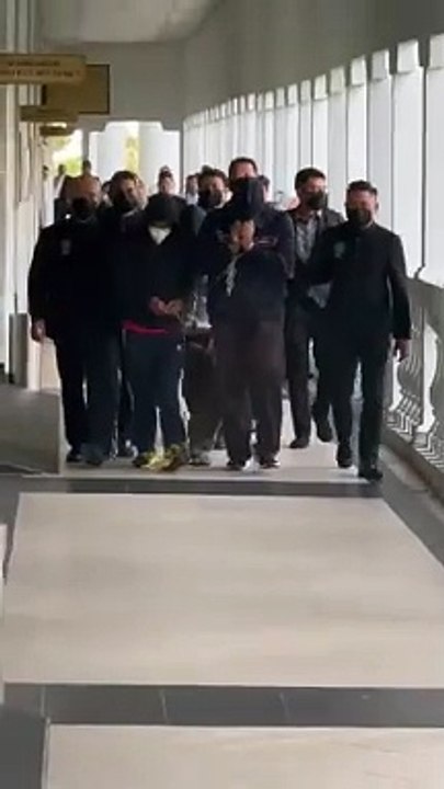 私放罗厘离开机场 再有3税官收贿被控