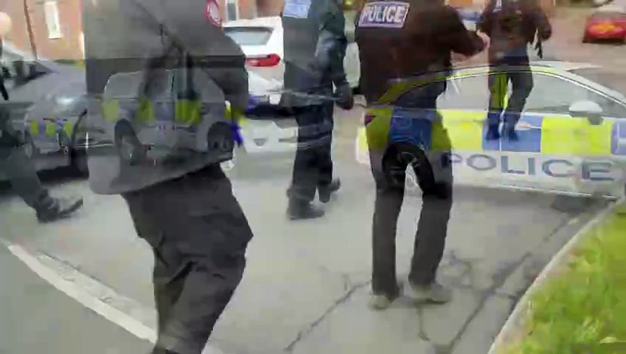 Watch police raid Shefford houses in drugs busts