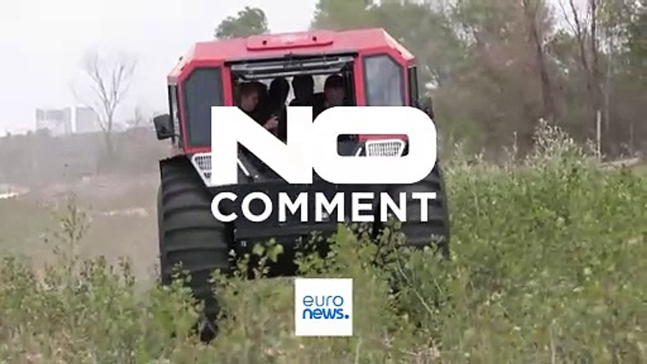 Украинские спасатели проходят спецподготовку по обнаружению взрывоопасных предметов