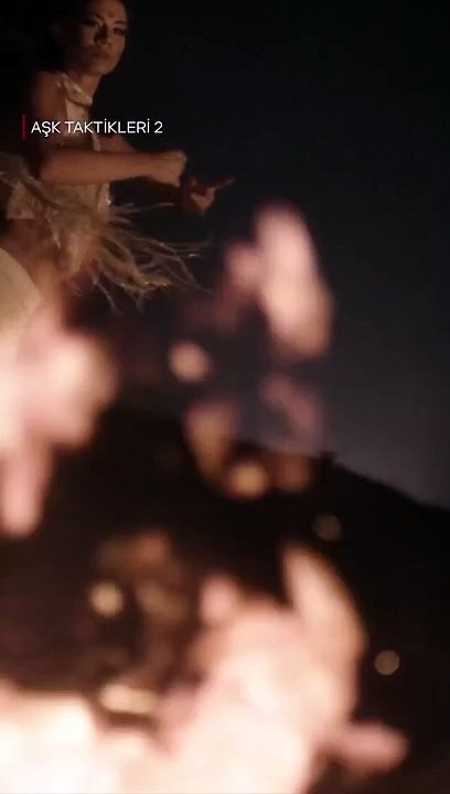 Demet Özdemir kumsal dansıyla yıktı geçti