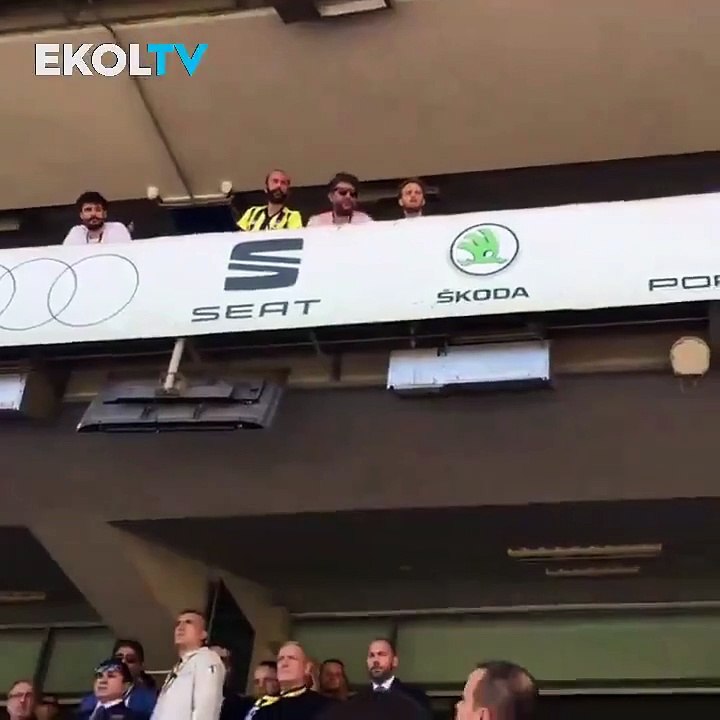 Oyuncu Sarp Akkaya, Fenerbahçe kongre üyeleriyle tartıştı