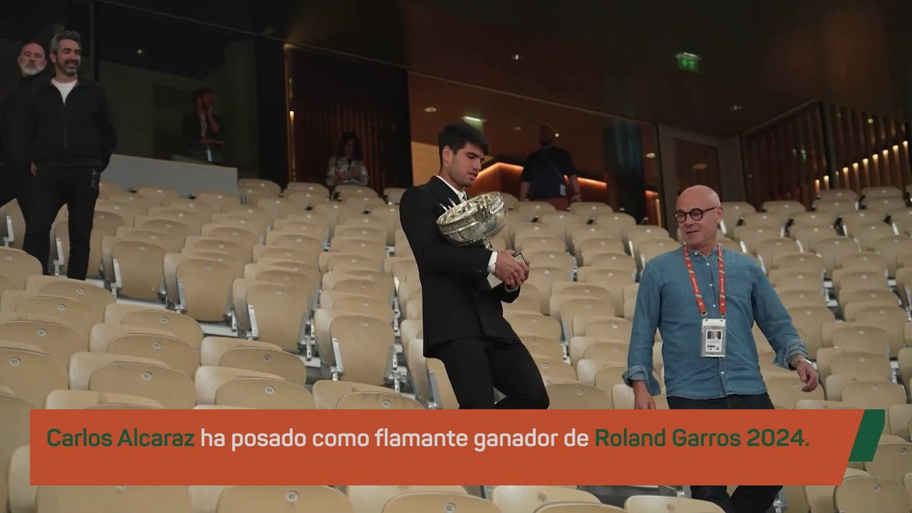 Alcaraz posa como nuevo rey de Roland Garros