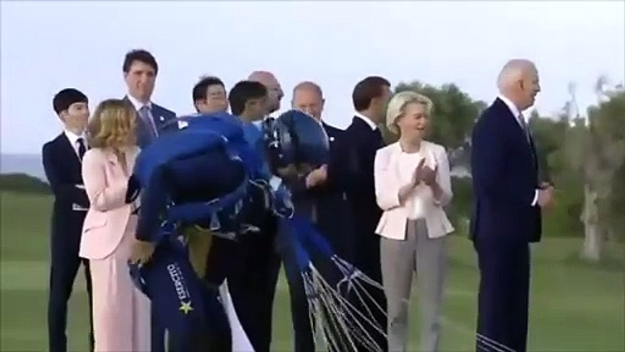 ABD Başkanı Biden bu kez de G7 zirvesindeki tuhaf hareketleriyle gündem oldu